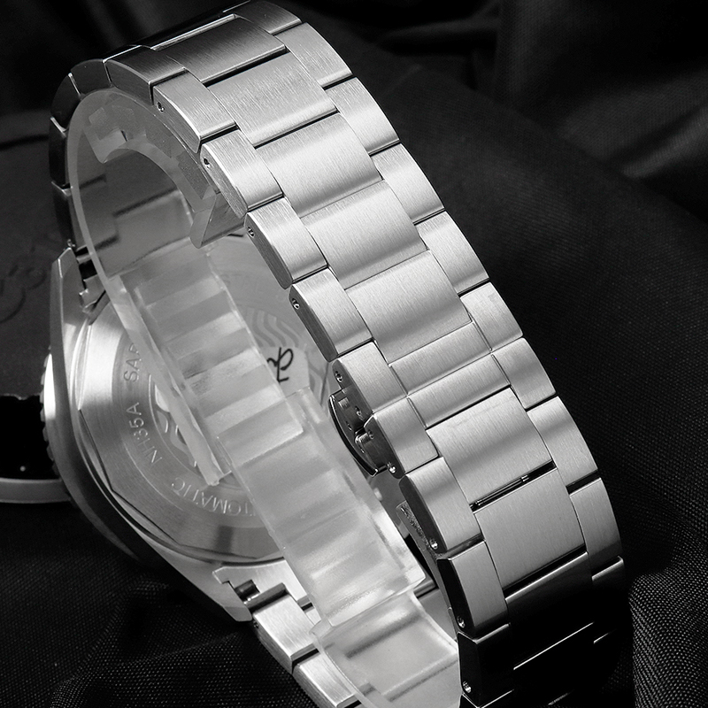 โครโนส ไดเวอร์ เม็น วอทช์ ฟิฟต - Ceramic Link Bracelet บทวิจารณ์และราคา